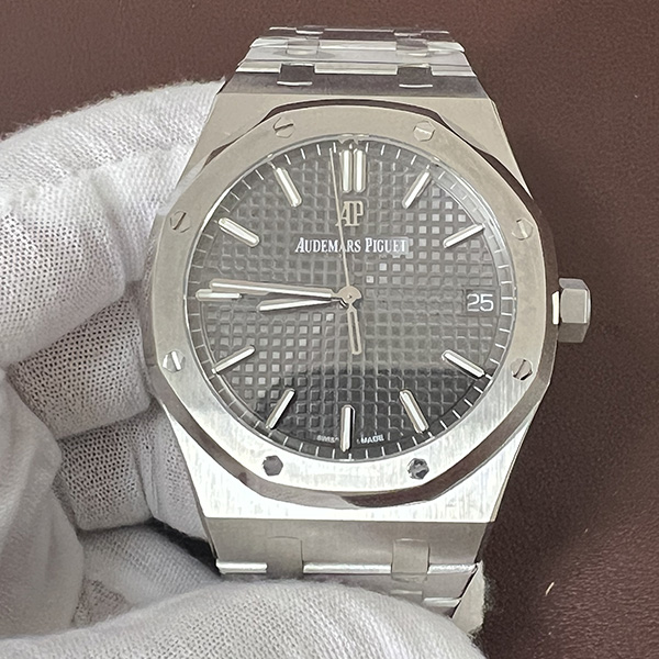 最新登場オーデマピゲロイヤルオーク オートマティックスーパーレプリカ15500ST.OO.1220ST.02 スイスCal. 4302の取扱書